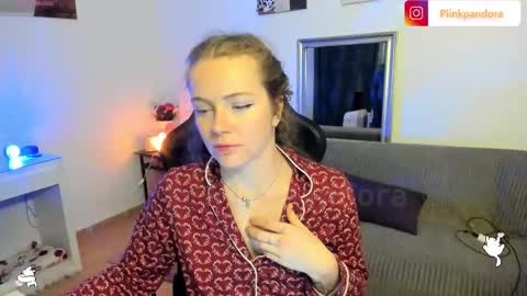 PiinkPandora online show from March 2026 07:20:01 PM