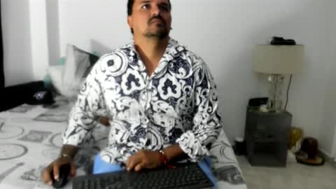 pikoro_gomez online show from November 2025 02:10:01 AM