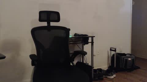 Snapshot of pilot_dave_69 chatting on January 2025 01:01:01 PM Dave online show from January 2025 01:01:01 PM