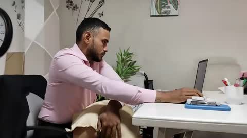 pineappleflipped online show from June 2026 05:12:01 AM