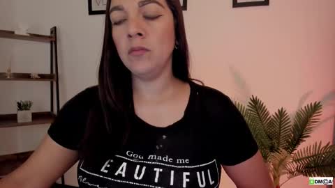 Snapshot of pink_kitten_ chatting on February 2026 01:09:02 PM Eli online show from February 2026 01:09:02 PM