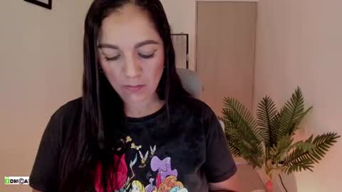 Snapshot of pink_kitten_ chatting on June 2026 01:58:02 PM Eli online show from June 2026 01:58:02 PM