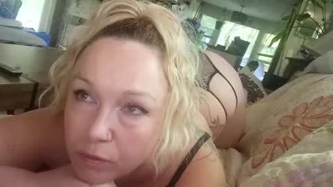 pinkandjuicey online show from April 2026 08:44:01 PM