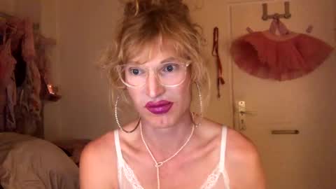 Snapshot of pinkfag chatting on December 2024 08:17:01 PM pinkfag online show from December 2024 08:17:01 PM