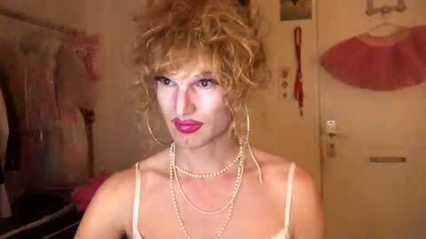 Snapshot of pinkfag chatting on December 2024 07:42:01 PM pinkfag online show from December 2024 07:42:01 PM