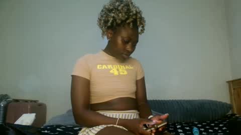 Snapshot of pinklover2003 chatting on June 2026 03:15:02 AM Serena online show from June 2026 03:15:02 AM