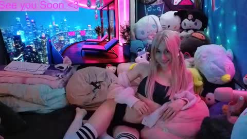 Gwenie online show from October 2025 07:42:02 PM