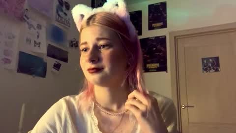 Snapshot of pinkvampire chatting on October 2025 08:28:01 PM Sara online show from October 2025 08:28:01 PM