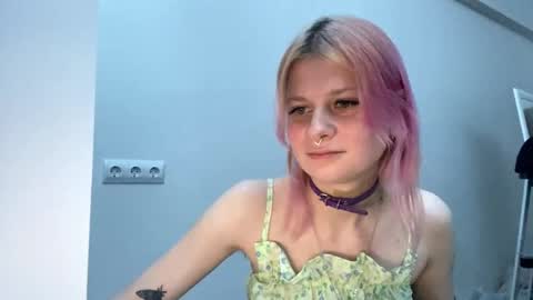 Snapshot of pinkvampire chatting on October 2025 10:32:02 PM Sara online show from October 2025 10:32:02 PM