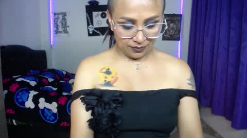 Snapshot of pinky_pinky_ chatting on December 2025 10:27:02 PM VIOLETA LOPEZ online show from December 2025 10:27:02 PM