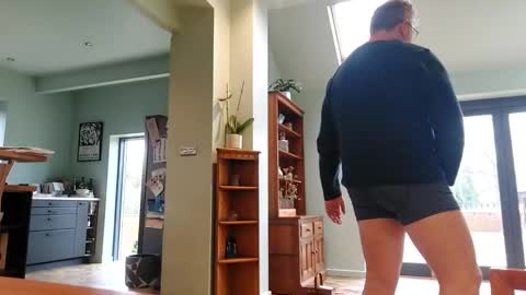 piphwyl online show from February 2025 02:57:02 PM