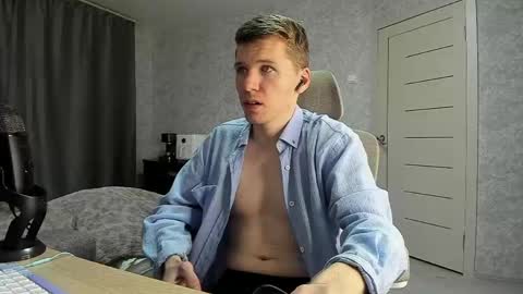 Snapshot of pirremeow chatting on May 2026 11:39:02 AM Pierre online show from May 2026 11:39:02 AM