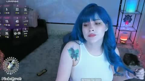 Snapshot of pixiebratx chatting on June 2026 04:06:01 AM Pixie online show from June 2026 04:06:01 AM