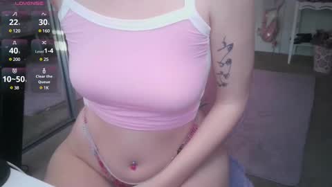 Snapshot of pixiebunnie_x chatting on February 2025 10:50:02 PM Pixie online show from February 2025 10:50:02 PM