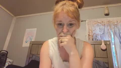 Snapshot of pizzedwife chatting on June 2026 01:28:02 AM pizzedwife online show from June 2026 01:28:02 AM
