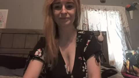 Snapshot of pizzedwife chatting on June 2026 03:14:02 PM pizzedwife online show from June 2026 03:14:02 PM