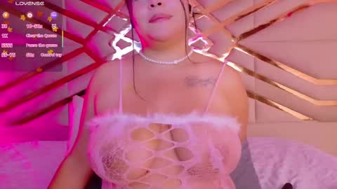 Snapshot of playfulcurvymommy chatting on October 2025 09:02:01 PM Scarlett online show from October 2025 09:02:01 PM