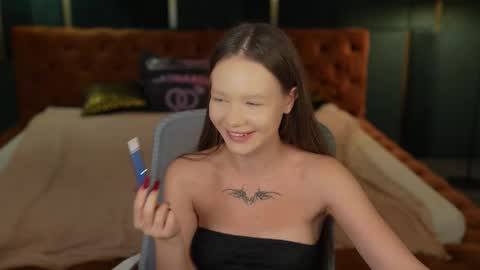 Lana online show from October 2025 06:42:01 PM