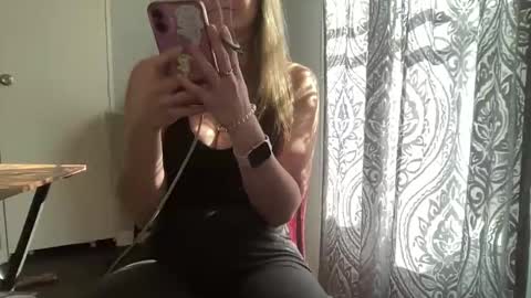 Caity online show from November 2025 05:22:01 PM