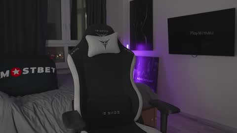 Snapshot of playwithmil chatting on December 2024 02:27:01 PM 21 y.o Mila online show from December 2024 02:27:01 PM