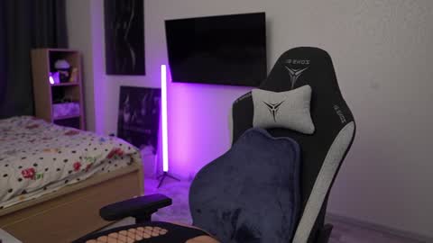 Snapshot of playwithmil chatting on March 2025 05:08:02 PM 21 y.o Mila online show from March 2025 05:08:02 PM