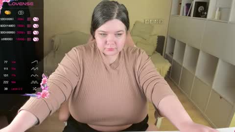 Snapshot of plum_pie__ chatting on November 2025 02:55:01 AM Alice online show from November 2025 02:55:01 AM