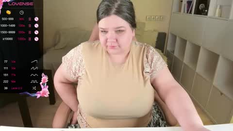 Snapshot of plum_pie__ chatting on November 2025 04:24:01 PM Alice online show from November 2025 04:24:01 PM