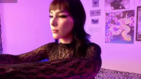 Snapshot of poison_dafne chatting on November 2025 11:26:02 PM Dafne online show from November 2025 11:26:02 PM