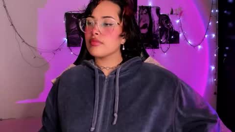 Willow                      Hours 12pm to 630pm Colombian time FRIDAY AND SUNDAY FREE DAYS online show from November 2025 05:34:01 PM