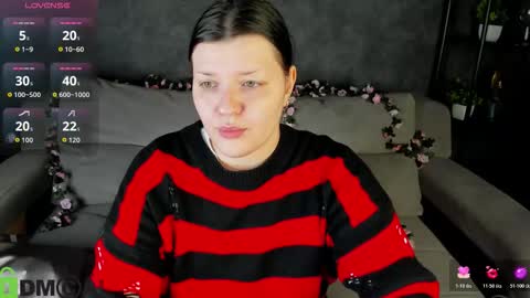 Polly online show from November 2025 12:32:01 AM