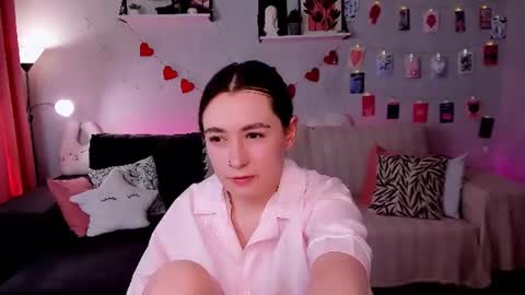 Snapshot of polly_pop_ chatting on June 2026 09:19:02 AM Polly online show from June 2026 09:19:02 AM