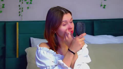 Polly online show from March 2025 06:32:01 PM