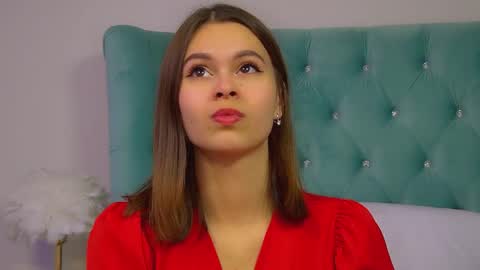 Polly online show from October 2025 06:06:01 PM