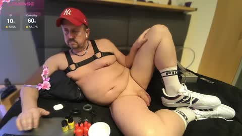 Snapshot of poppersbator73 chatting on March 2025 05:49:02 PM poppersbator73 online show from March 2025 05:49:02 PM