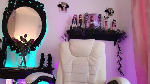 Snapshot of posigore chatting on October 2025 10:33:02 PM Anna Goth independient model online show from October 2025 10:33:02 PM