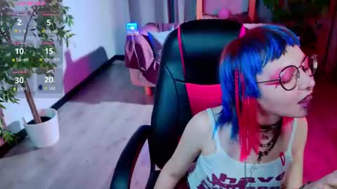 Snapshot of powderofgun chatting on June 2026 08:32:02 PM powderofgun online show from June 2026 08:32:02 PM