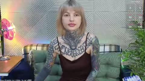 Snapshot of powerrr_ chatting on June 2026 04:56:01 AM Lola online show from June 2026 04:56:01 AM