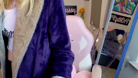 Snapshot of pr3ttyp1nkpussy chatting on November 2025 04:33:02 AM Evangeline Eva Darling online show from November 2025 04:33:02 AM