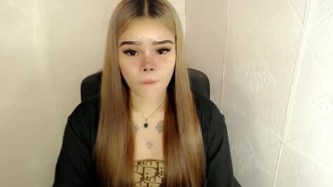 Snapshot of preciousangel69xxx chatting on March 2025 04:27:02 AM MAXXINE online show from March 2025 04:27:02 AM