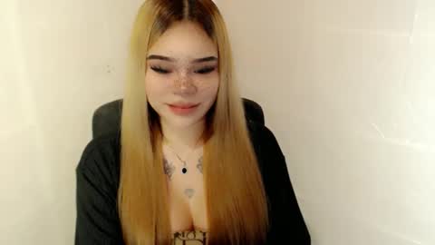 Snapshot of preciousangel69xxx chatting on December 2025 04:21:01 AM MAXXINE online show from December 2025 04:21:01 AM