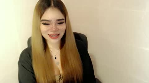 Snapshot of preciousangel69xxx chatting on April 2026 03:04:02 AM MAXXINE online show from April 2026 03:04:02 AM