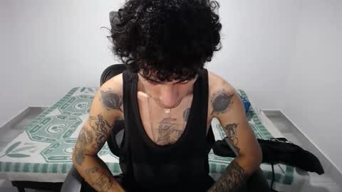 Snapshot of present_the_magic chatting on October 2025 07:46:02 PM Plux online show from October 2025 07:46:02 PM