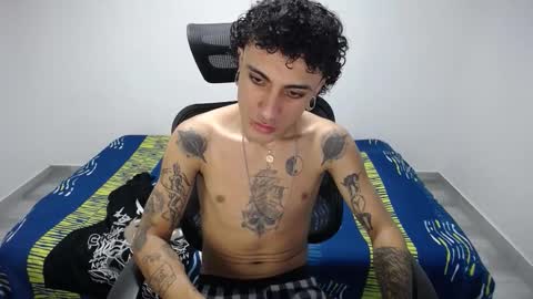 Snapshot of present_the_magic chatting on October 2025 08:18:01 PM Plux online show from October 2025 08:18:01 PM