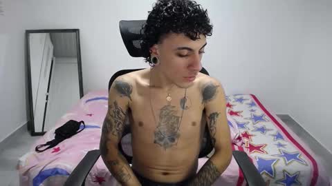 Snapshot of present_the_magic chatting on November 2025 06:24:02 AM Plux online show from November 2025 06:24:02 AM