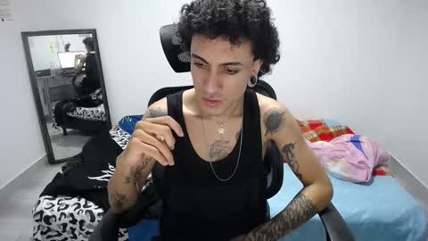 Snapshot of present_the_magic chatting on November 2025 04:55:01 AM Plux online show from November 2025 04:55:01 AM