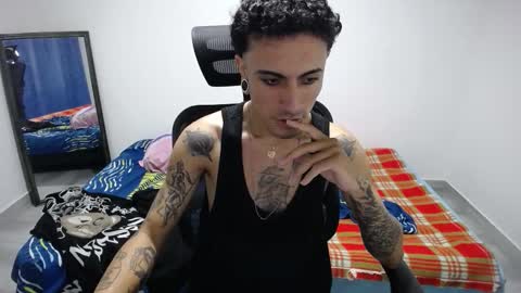 Snapshot of present_the_magic chatting on November 2025 07:08:01 AM Plux online show from November 2025 07:08:01 AM