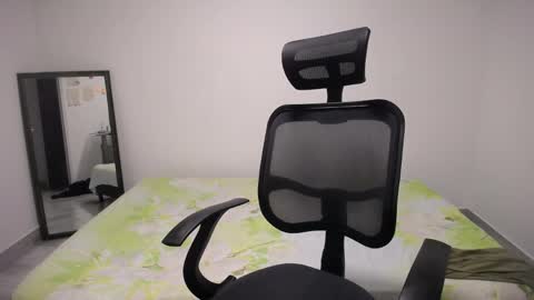 Plux online show from April 2026 06:00:02 AM