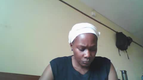 Snapshot of pretty_beib chatting on October 2025 06:13:02 AM Karol online show from October 2025 06:13:02 AM