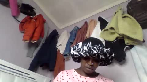 Snapshot of pretty_curvy99 chatting on March 2026 07:32:01 PM pretty_curvy99 online show from March 2026 07:32:01 PM