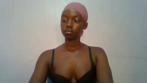 Snapshot of pretty_hearts chatting on February 2026 06:48:02 AM Shillah online show from February 2026 06:48:02 AM